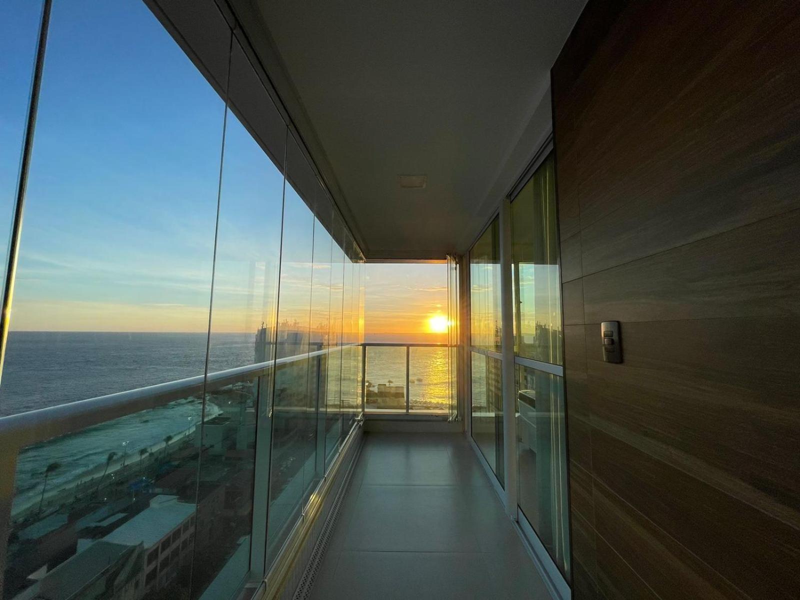 Apartamento Na Barra Alto Padrao Com Vista Mar